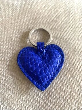Handmade in the USA Vibrant Bkue Heart-Shaped Alligator Keyring Key Holder